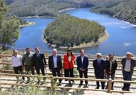 Autoridades y directivos en la presentación de 'Motor Verde'.