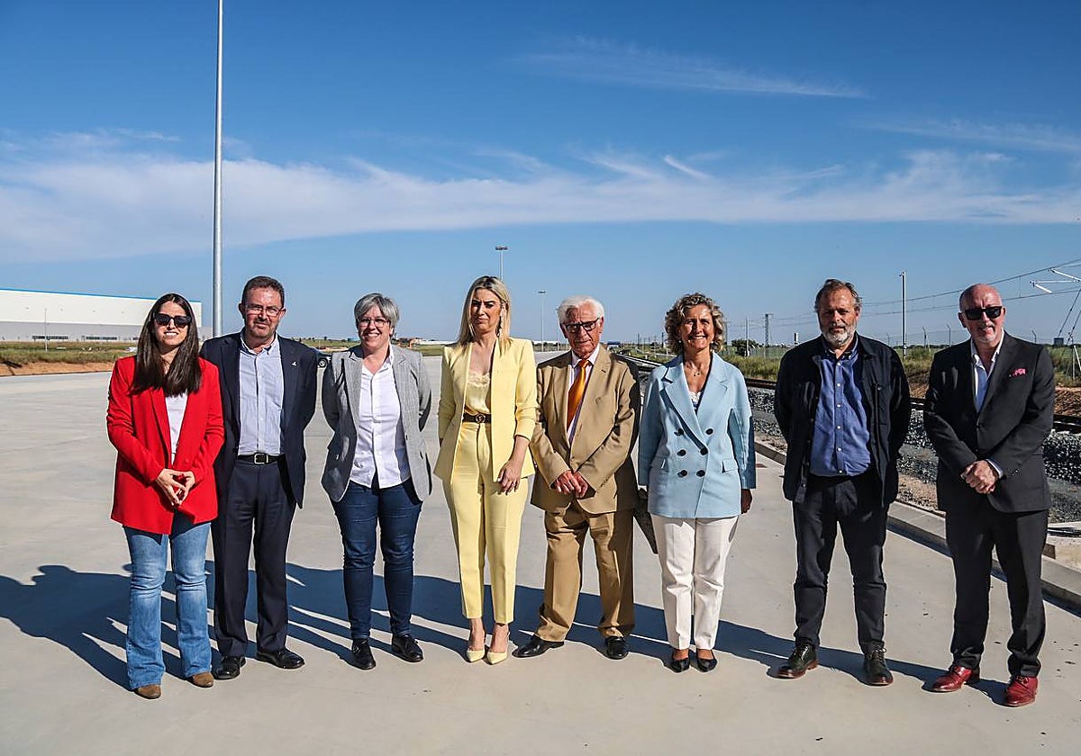 Representantes extremeños y portugueses con la ministra Abrunghosa y sin representantes municipales el miércoles en la plataforma.
