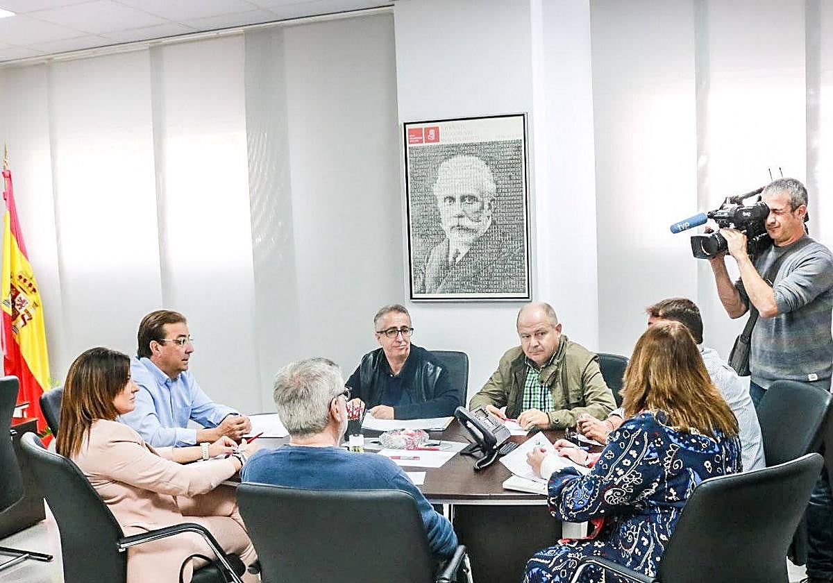 Reunión entre Guillermo Fernández Vara, presidente de la Junta, e Ignacio Huertas, secretario general de UPA-UCE.