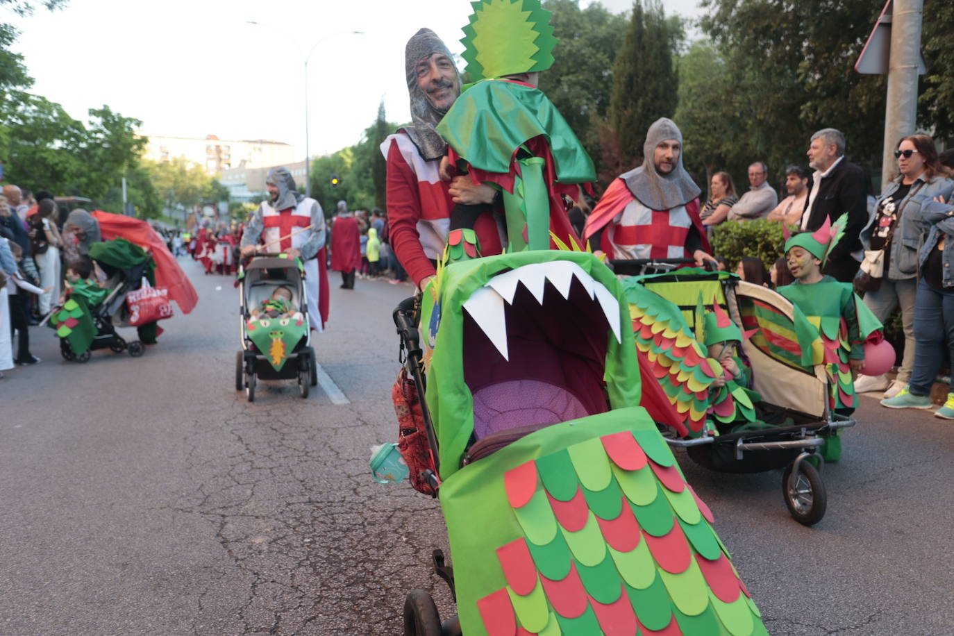 Las mejores imágenes del desfile de San Jorge en Cáceres (I)