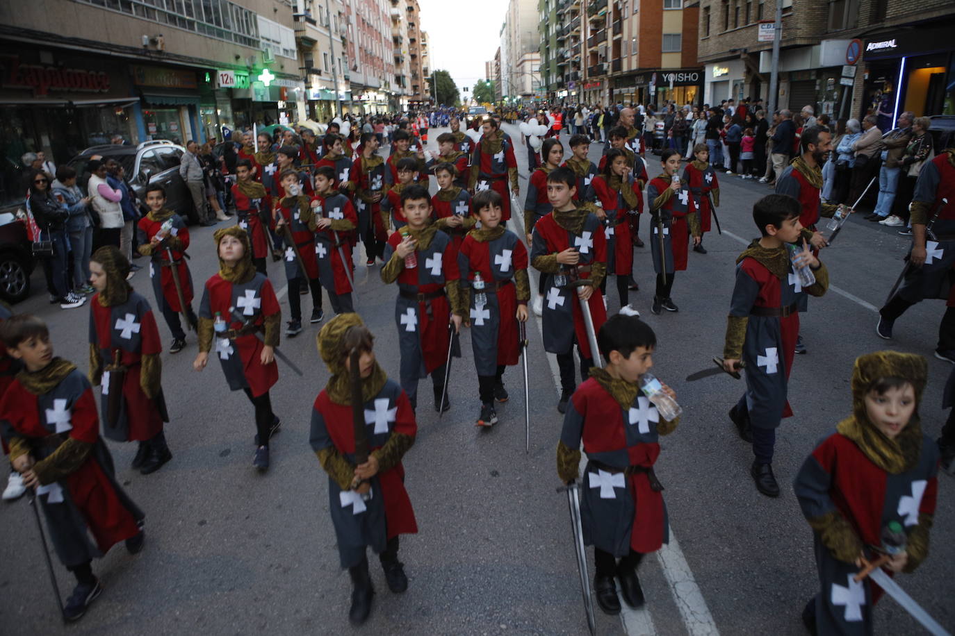 Las mejores imágenes del desfile de San Jorge en Cáceres (II)