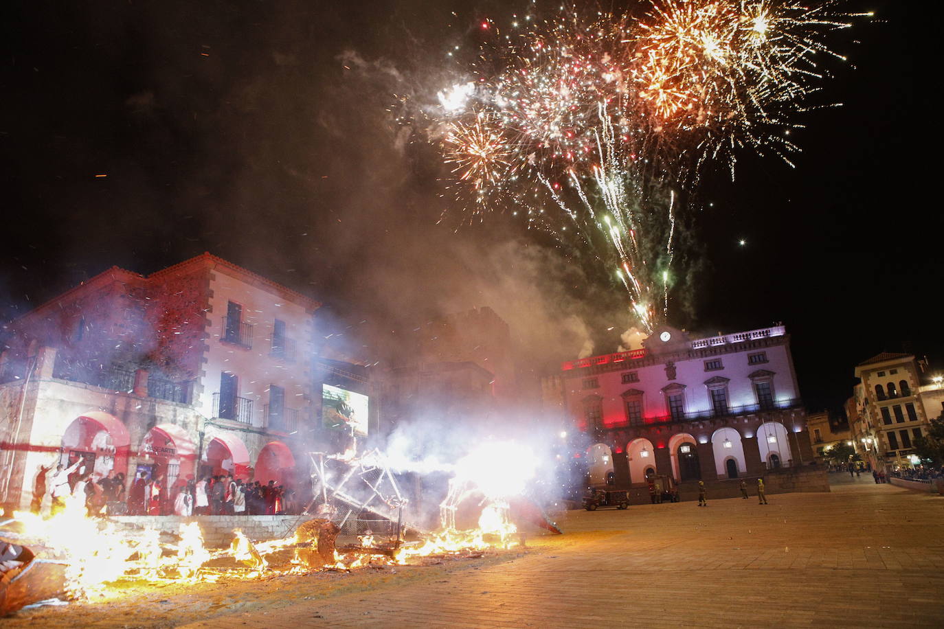 Las mejores imágenes del desfile de San Jorge en Cáceres (II)