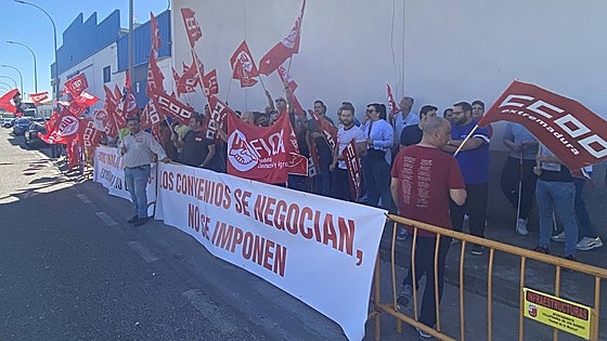 La plantilla de la fábrica de vidrio de Villafranca, con 400 trabajadores, amenaza con paros por el atasco del convenio
