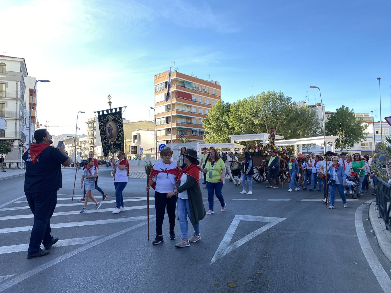 Romeros y carretas hacen el camino de San Marcos en Almendralejo (I)