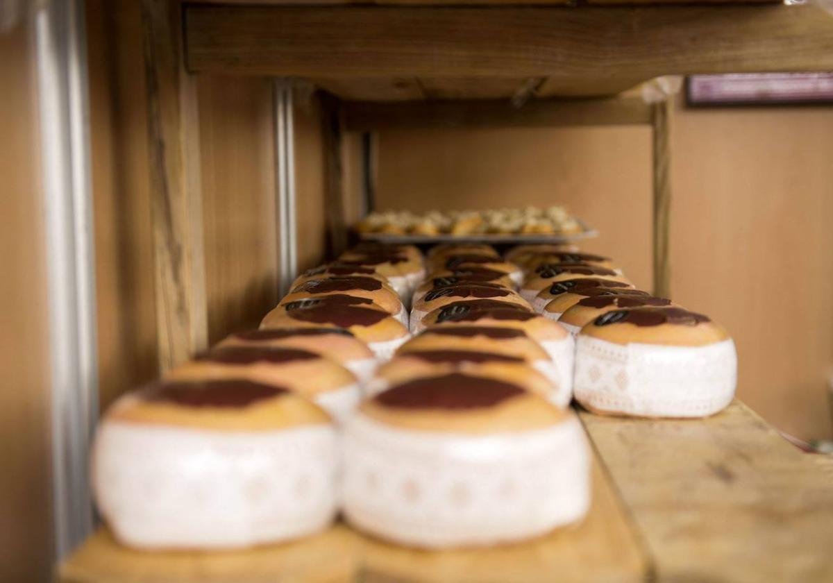 Uno de los puestos de la plaza Mayor de Trujillo, durante la XXXIII Edición de la Feria del Queso de Trujillo