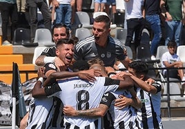 Piña en la celebración de uno de los goles ante el Fuenlabrada el pasado domingo.