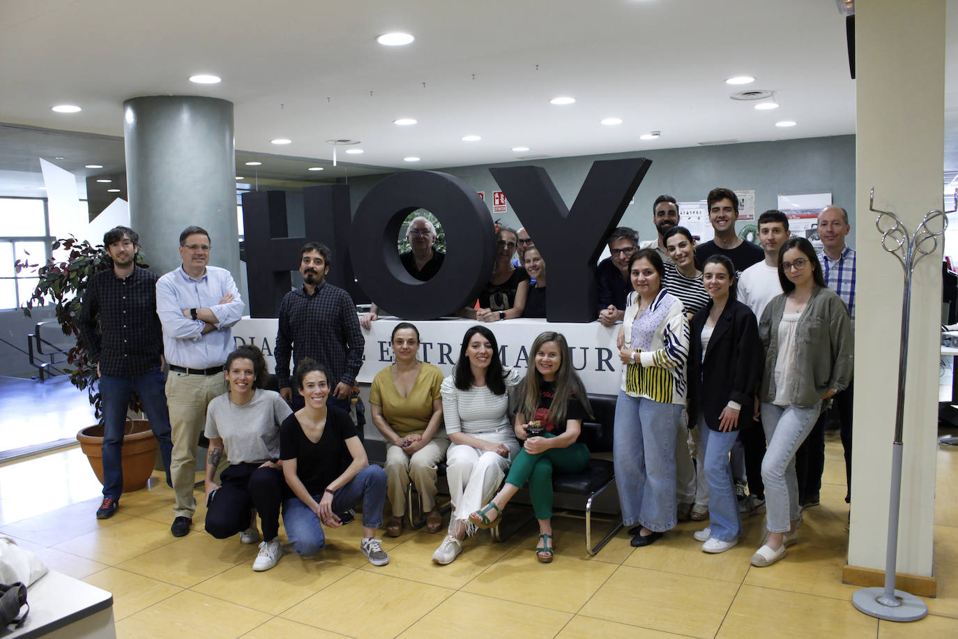 HOY recibe un camión por el Día de la Visibilidad Lésbica. 