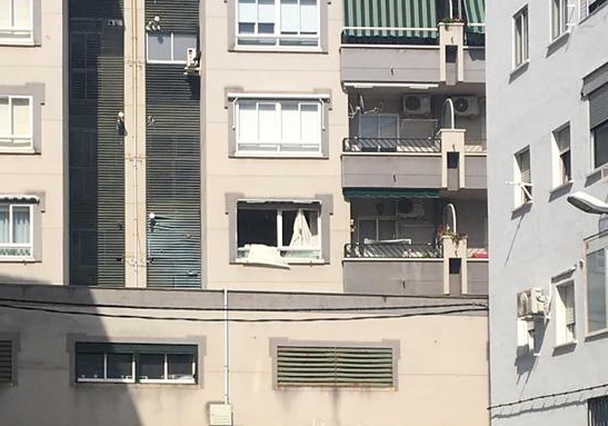 Edificio Las Peñas, acordonado por la Policía Nacional