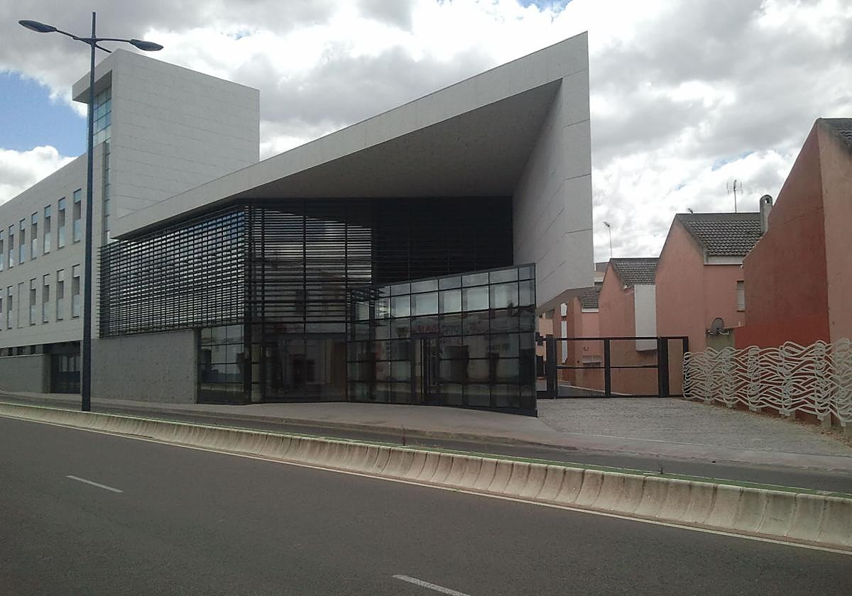 Fachada del Palacio de Justicia de Almendralejo.