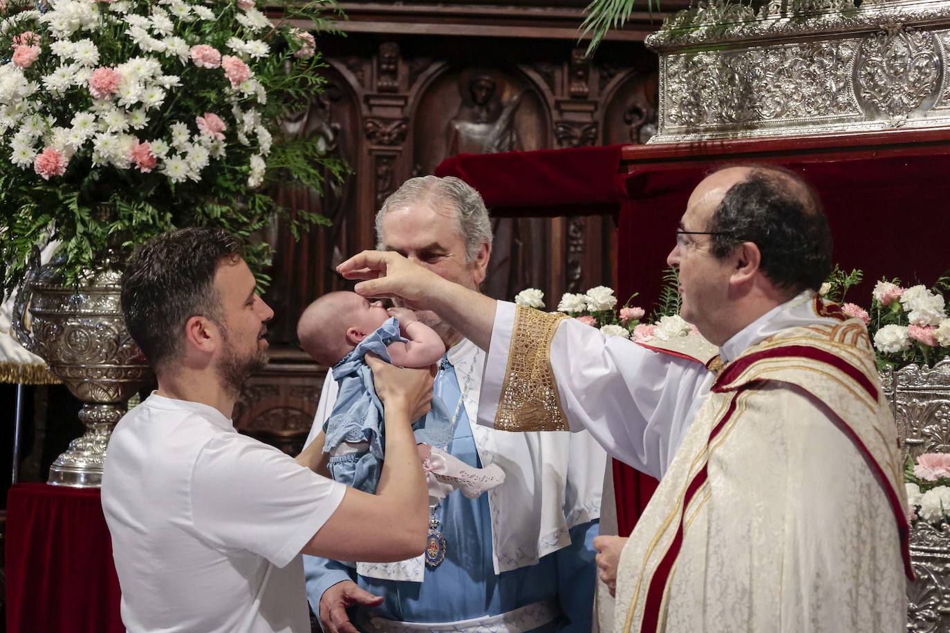 Presentación de los niños a la Virgen de la Montaña