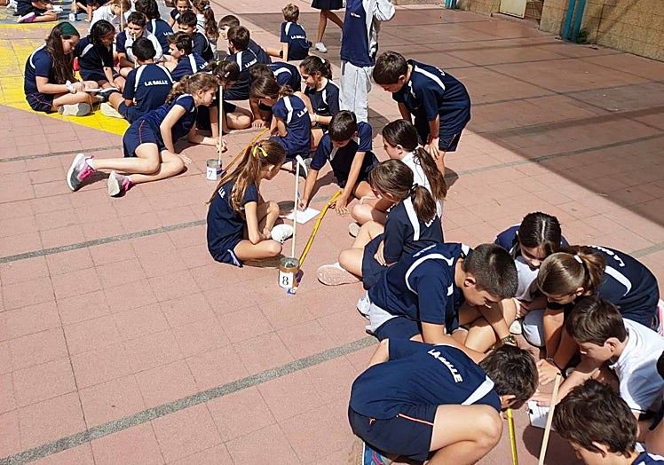 Alumnos de La Inmaculada (en Argentina) durante el experimento.