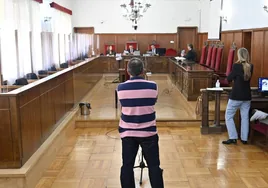 El procesado durante el juicio que se celebró en la Audiencia Provincial de Badajoz.