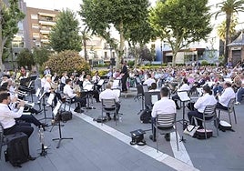Actividad 'Toca la banda' en el Paseo de San Francisco. J. V. ARNELAS