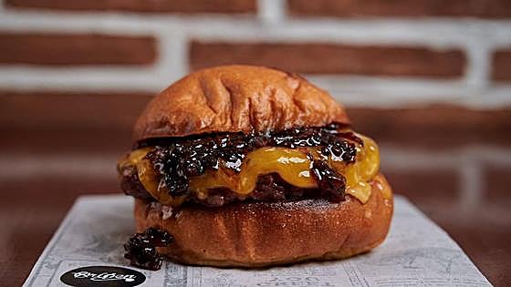 Hamburguesa de chuletón para celebrar el cumpleaños