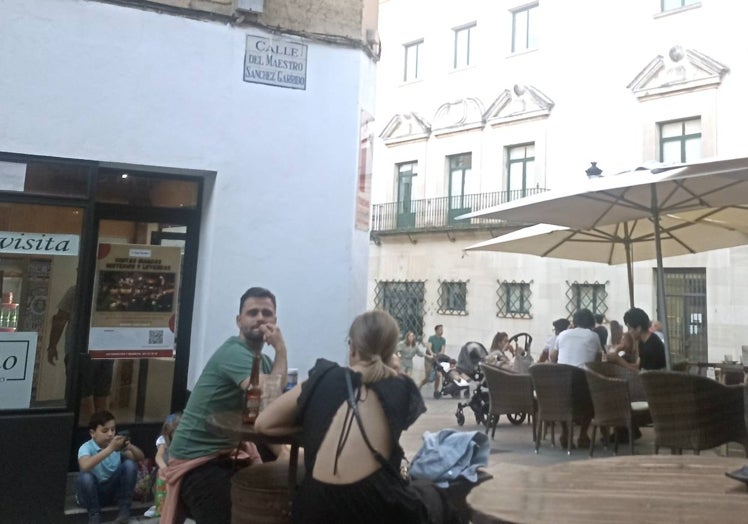 Calle del Maestro Sánchez Garrido en la esquina con Gran Vía.