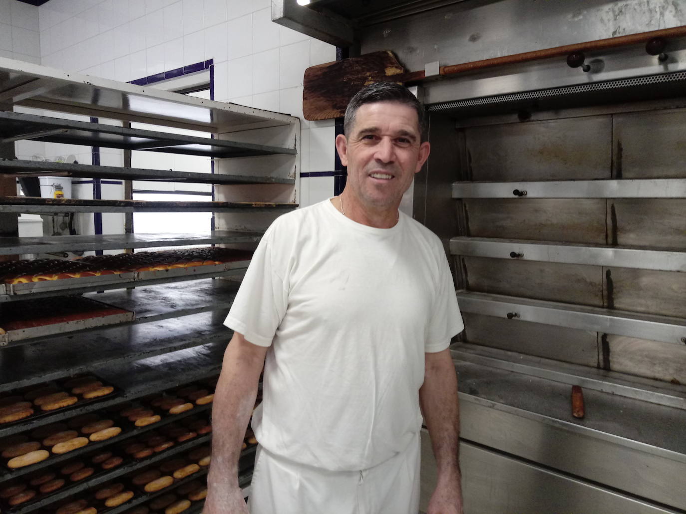 José Calaco 'Canela', en su obrador de la panadería 'La Tahona'.