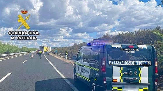 Muere un hombre de 39 años tras la colisión de dos camiones en Casas de Don Antonio
