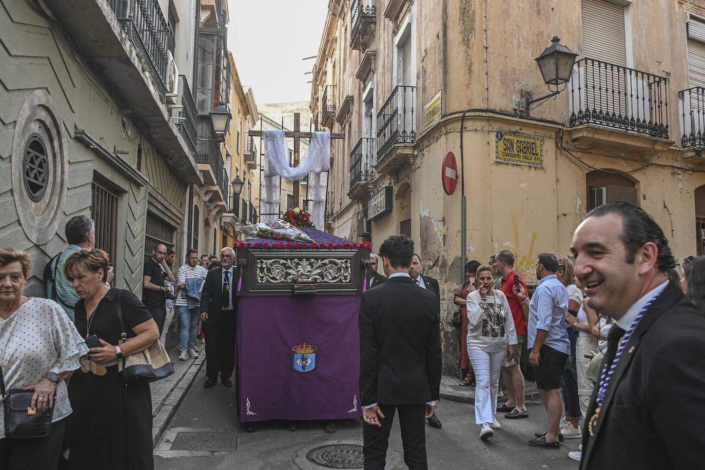 La Cruz de Mayo recorre el casco antiguo de Badajoz