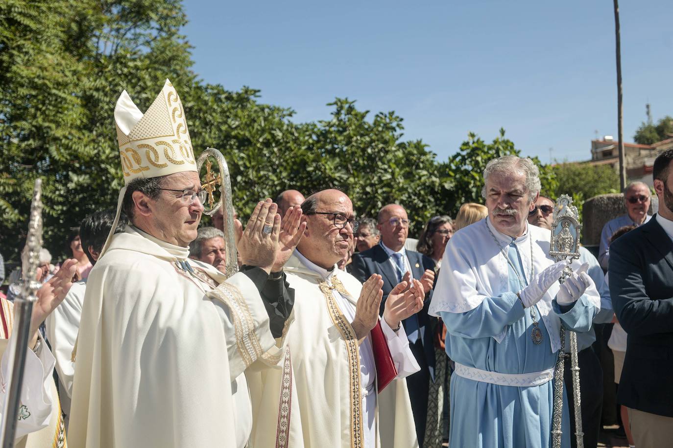 Los cacereños despiden a la Virgen de la Montaña en Fuente Concejo