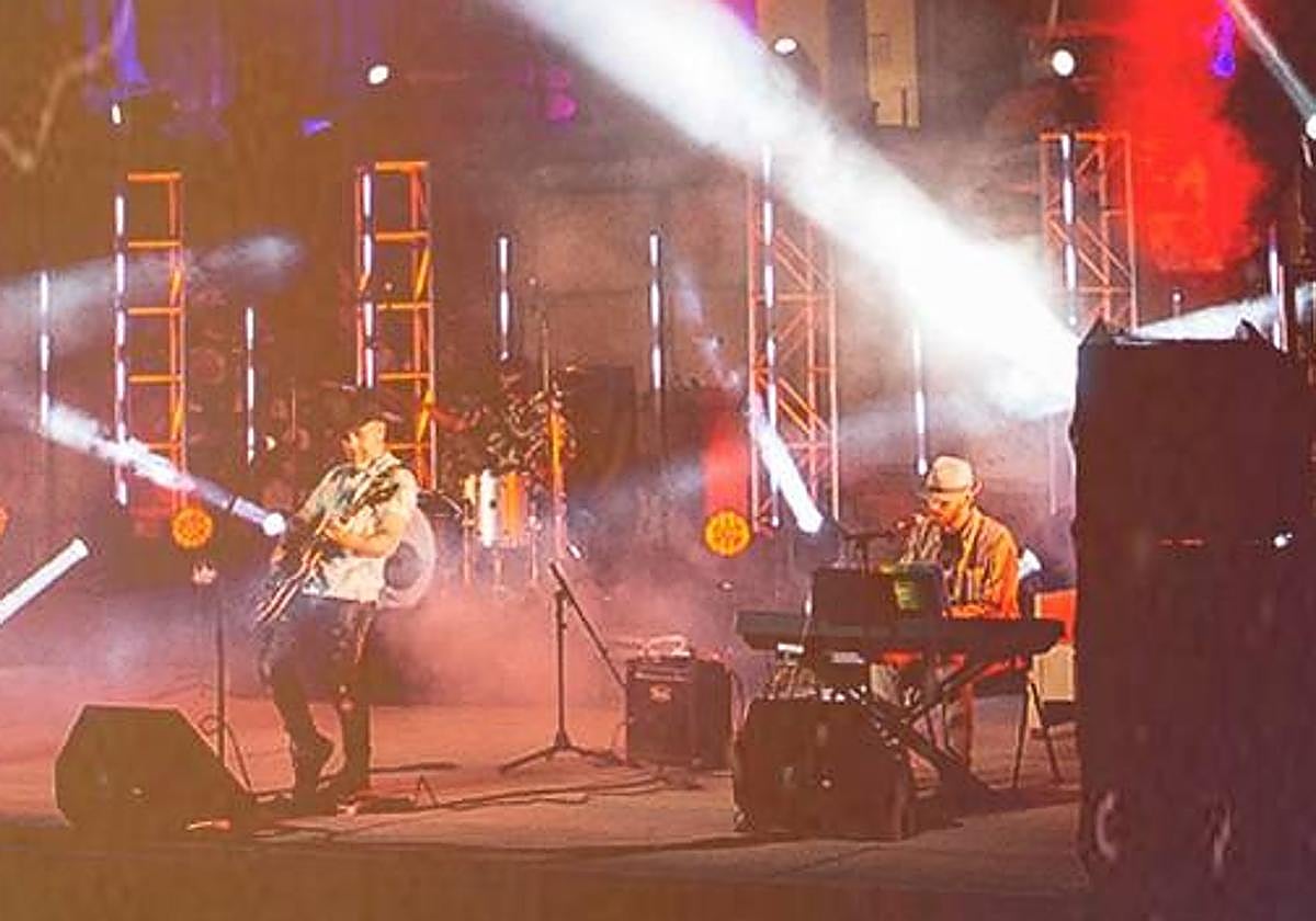 DiMayo presenta su nuevo disco con un concierto en el Templo de Diana de Mérida