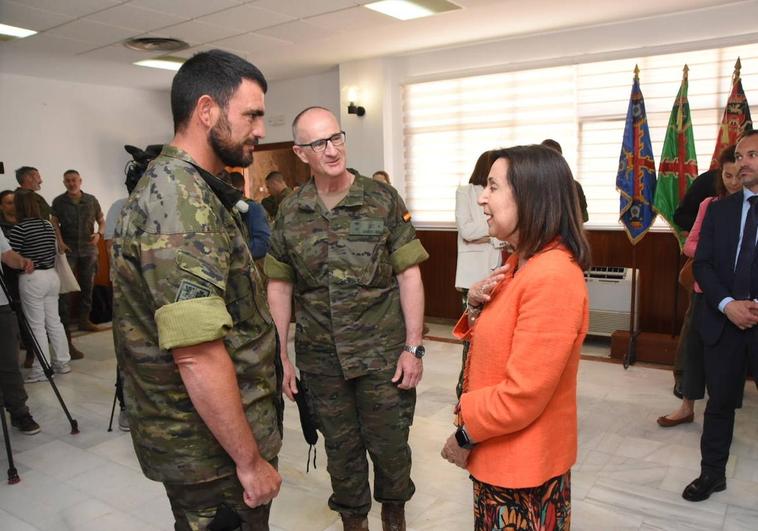 Visita de la ministra de Defensa a la base de Bótoa.