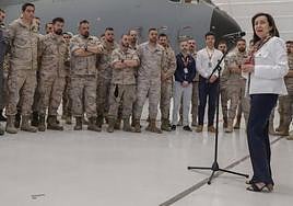 Imagen de archivo de la ministra de Defensa, Margarita Robles, en una visita a la Base de Zaragoza.
