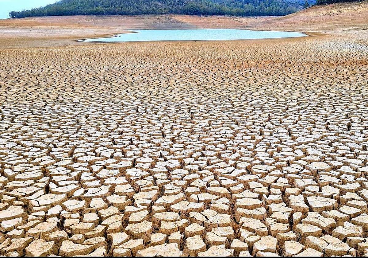 Imagen de la presa del Cijara, que embalsa las aguas del río Guadiana a su entrada en Extremadura.