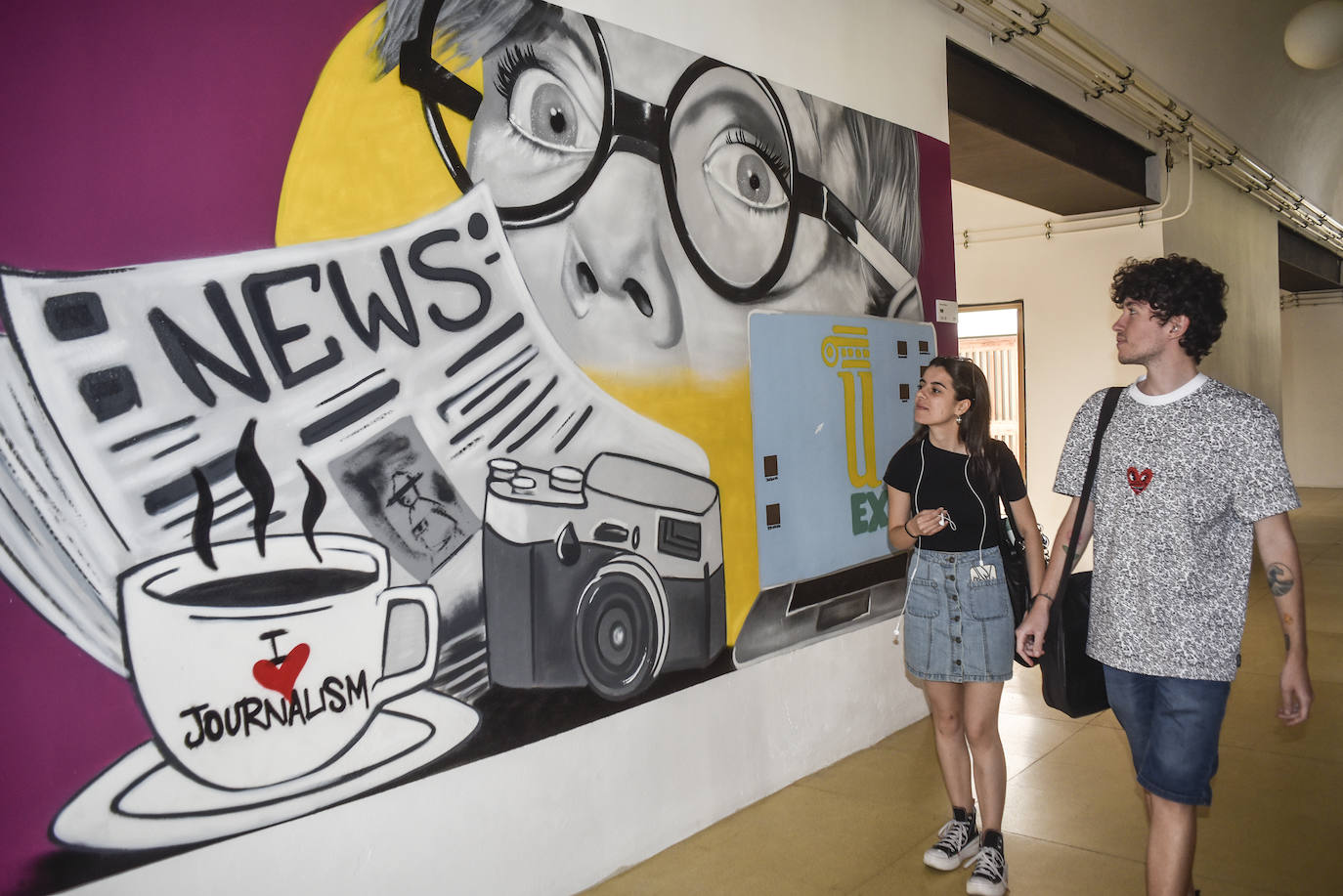 Uno de los nuevos murales de la Facultad de Comunicación.