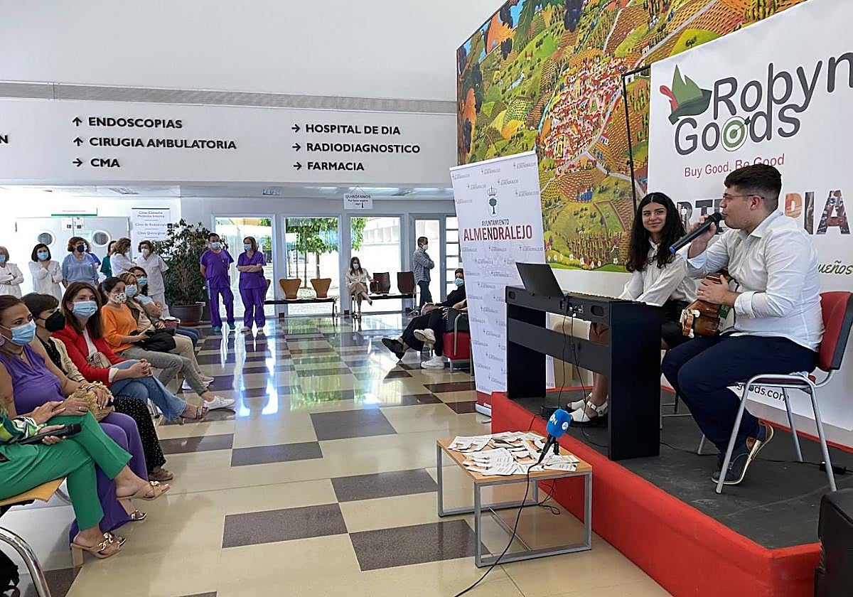 Un dúo musical estrenó ayer esta iniciativa.