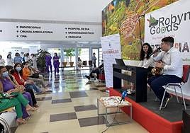 Un dúo musical estrenó ayer esta iniciativa.