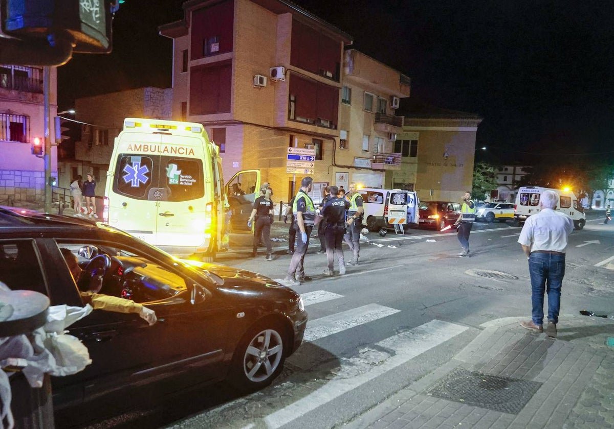 Policía y servicios sanitarios desplazados el sábado por la noche al lugar del accidente.