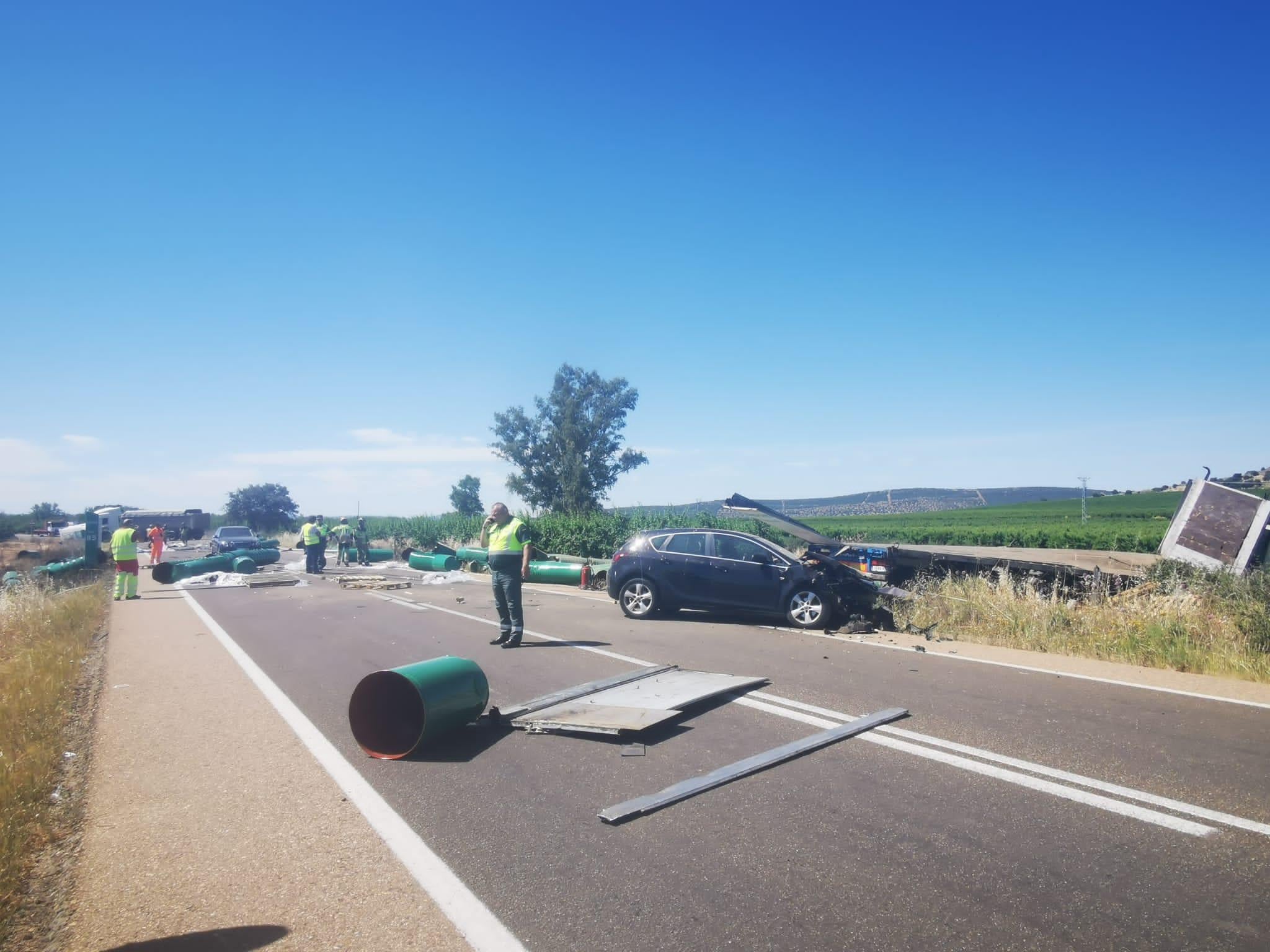 Así han quedado los vehículos tras el accidente en Santa Amalia