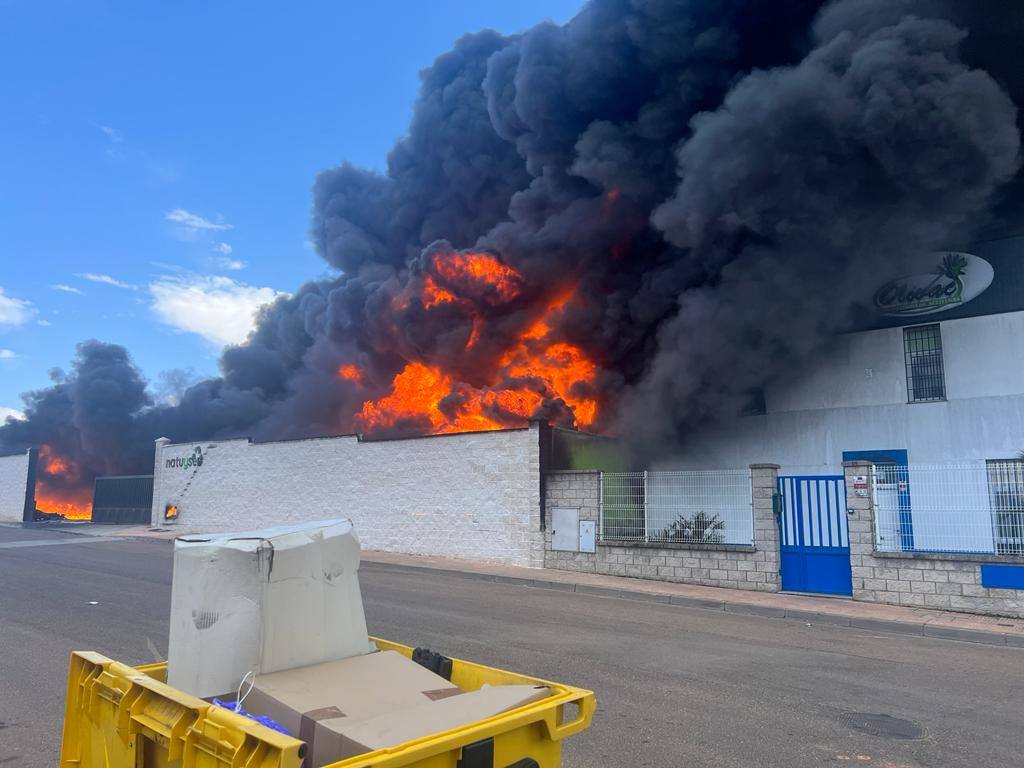 Actuación de los bomberos del Consorcio de Bomberos de la Provincia de Badajoz (Cpei). Imágenes facilitadas por el Cpei.