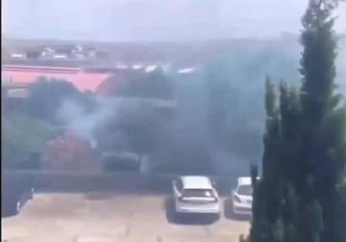 Imagen del área afectada por las llamas junto al IES Norba Caesarina.