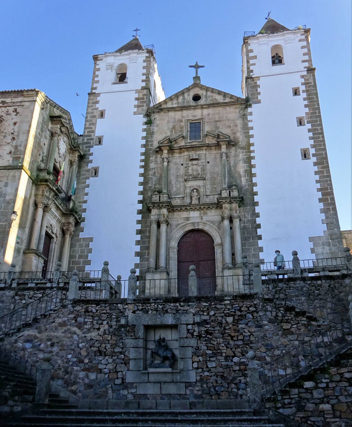 Imagen actual de la plaza de San Jorge con el cerramiento.