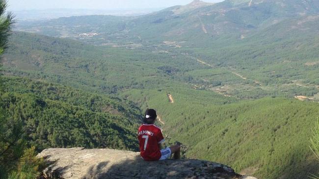 Imagen antes - Vista desde 'La peña montá' (Descargamaría), antes y después del incendio.