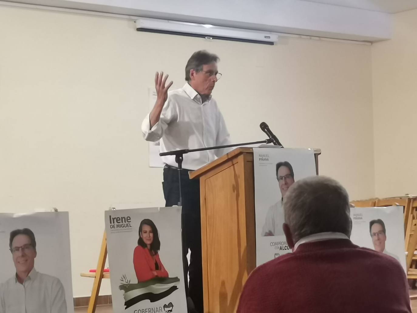 Manuel Piñana, durante su intervención en el acto central de su formación en Alconchel.