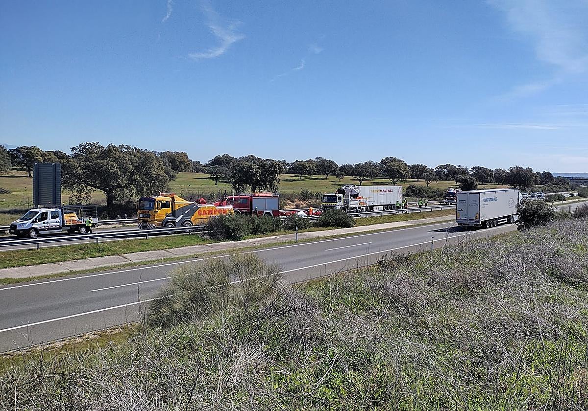 Así han quedado los vehículos en el accidente mortal en la EX-A1