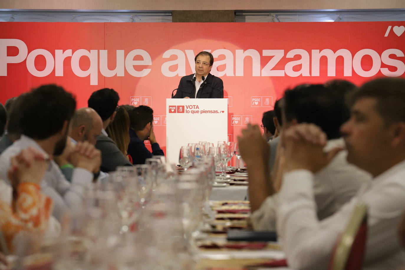 Villanueva de La Serena. Fernández Vara, durante la comida mitin con militantes socialistas