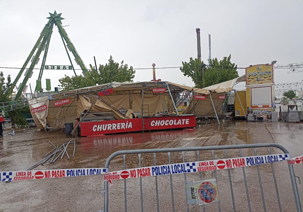 El temporal de lluvia y viento provoca daños en la Feria de Cáceres