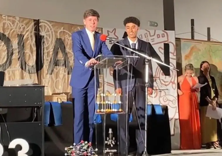 Un divertido discurso de graduación lleno de chascarrillos en Villanueva de la Serena