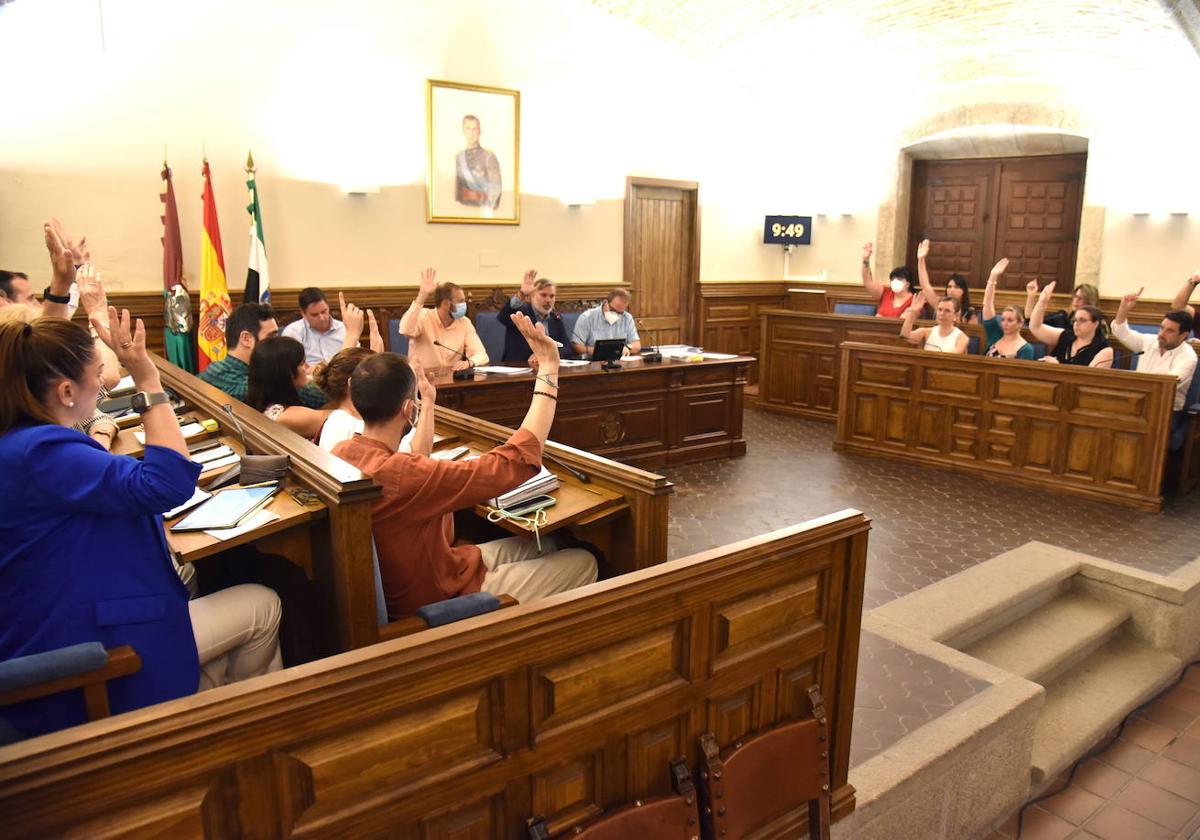 Consulta quiénes son los 21 ediles del Ayuntamiento de Plasencia