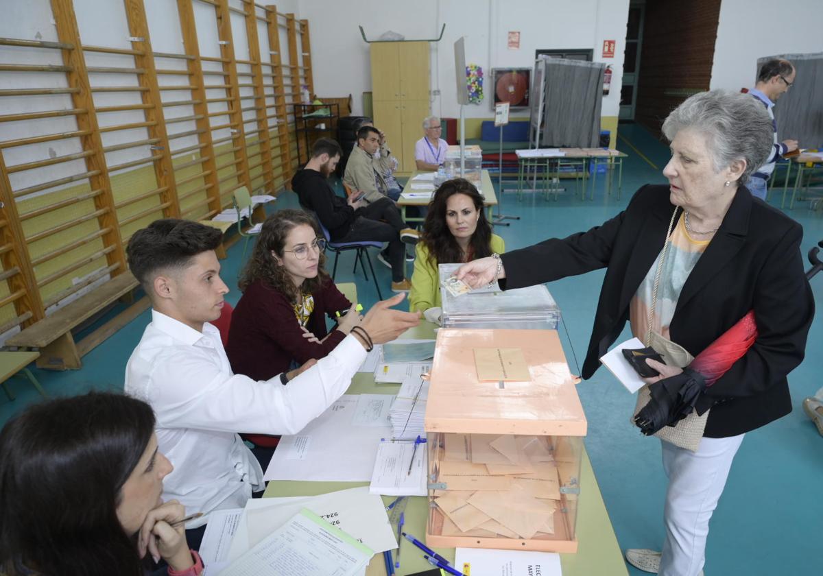 Cola para votar, el pasado domingo en Badajoz.