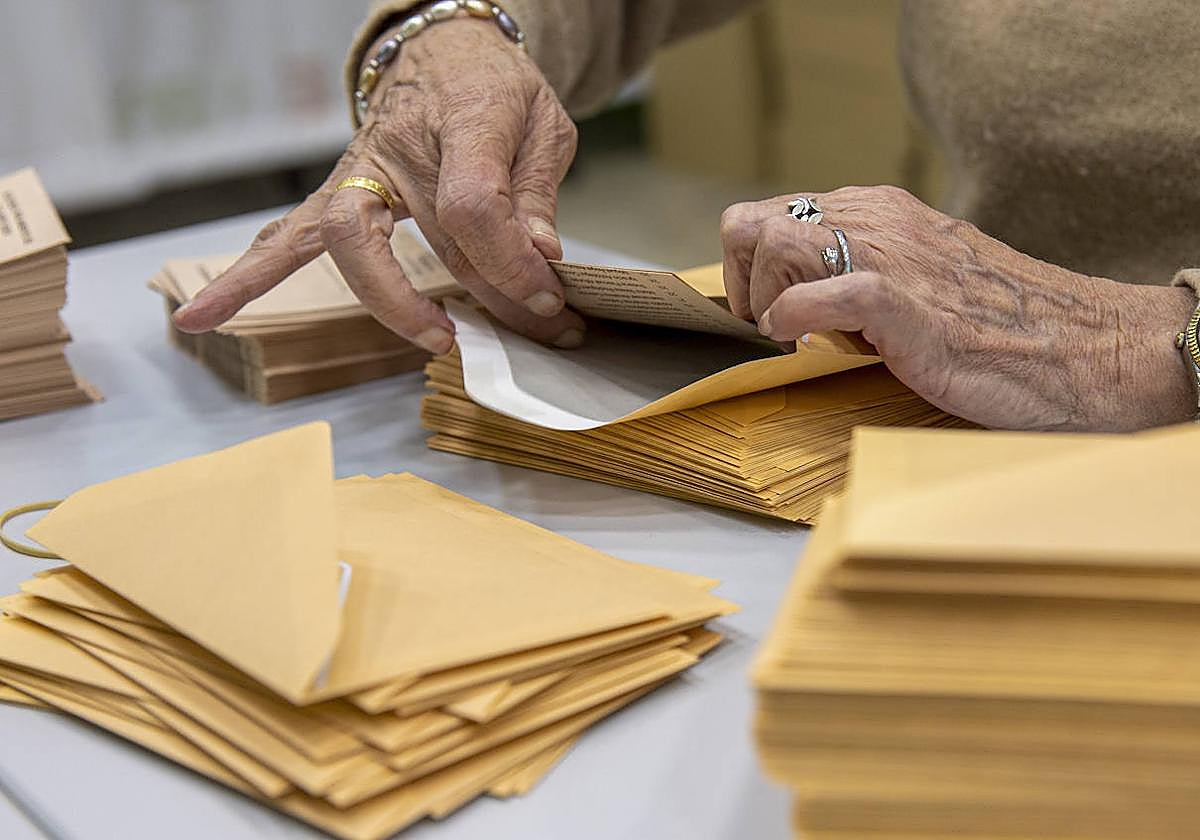 Elecciones 23-J: Qué pasa si me toca mesa electoral y estoy de vacaciones