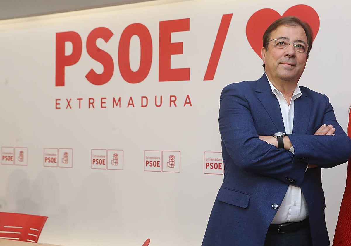 Fernández Vara este martes en la sede del PSOE en Mérida.