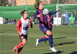 Estefa y Alexia Putellas en un partido del Santa Teresa-Barcelona de la Liga Iberdrola en El Vivero en febrero de 2015.