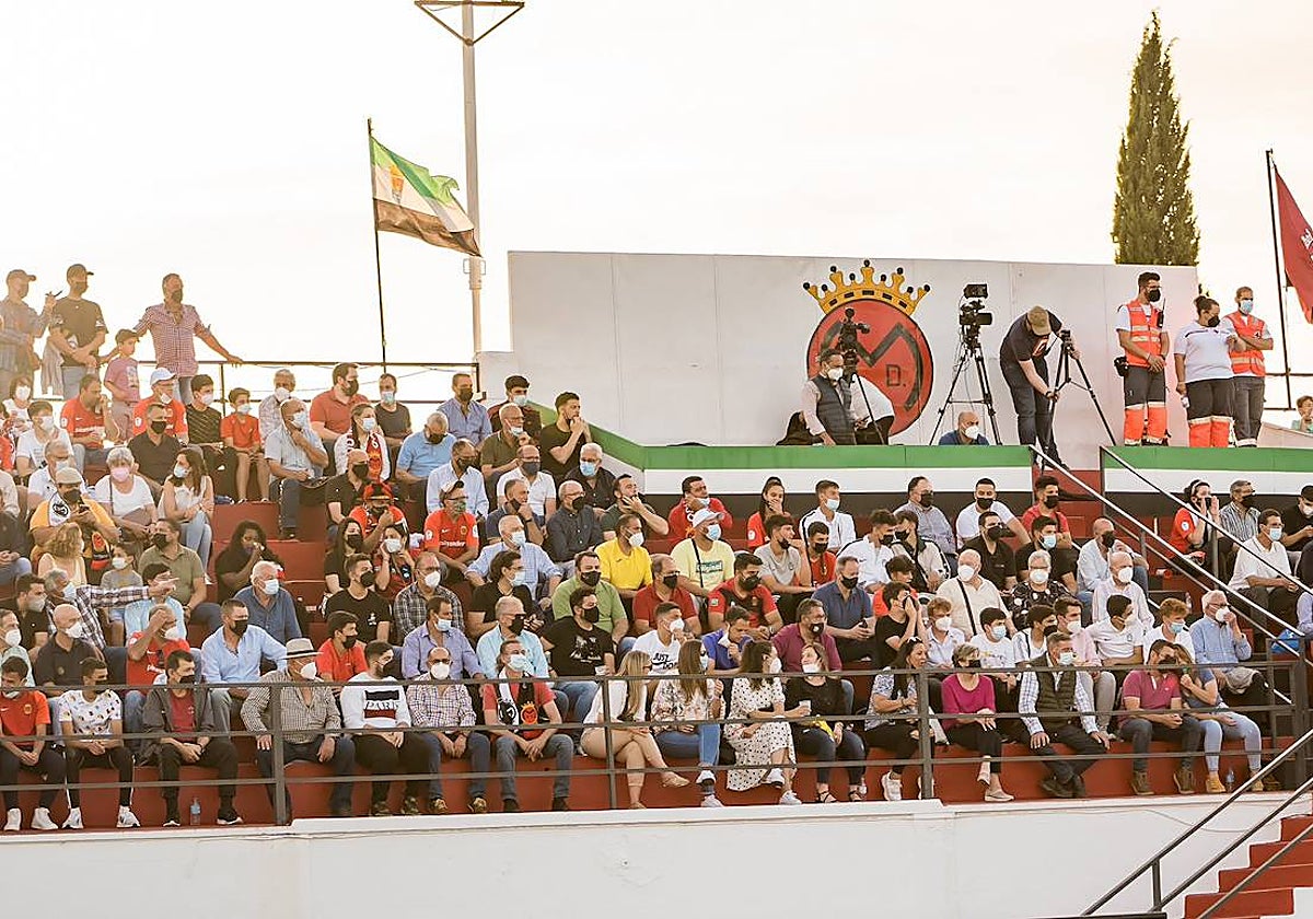 Grada del Emilio Macarro durante un partido de este curso.