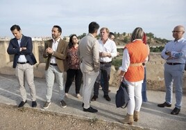 Candidatos al Ayuntamiento de Badajoz, reunidos para HOY durante la campaña.