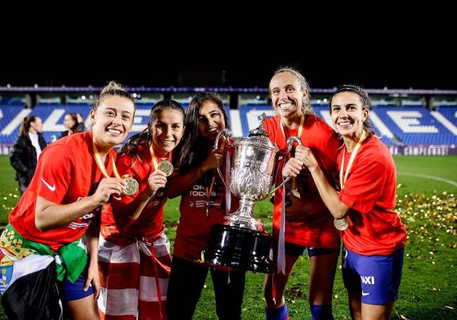 Carmen Menayo, natural de Puebla d ela Calzada, durante la celebración de la Copa de la Reina, título conquistado por las colchoneras el sábado.