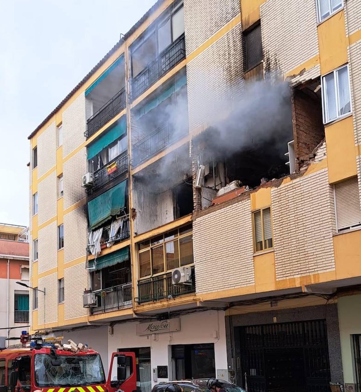 Así ha quedado la fachada del edificio tras la explosión.